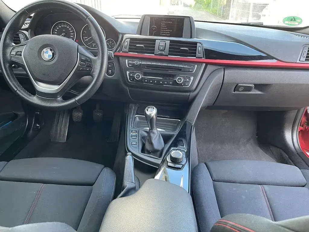 Gebraucht BMW 325 Sport Line 218 PS (160 kW) 2014 Melbournerot Kombi