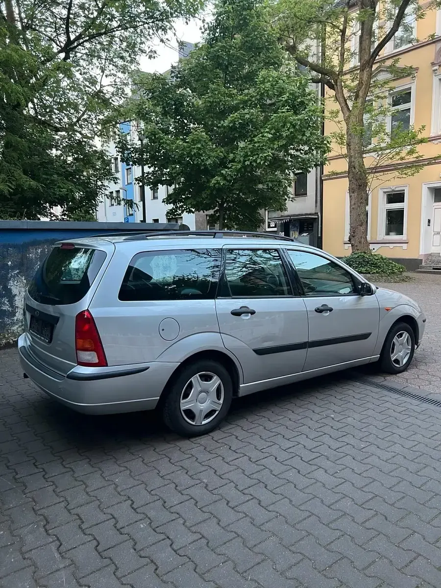 Gebraucht Ford Focus 101 PS (74 kW) 2003 Silber Kombi