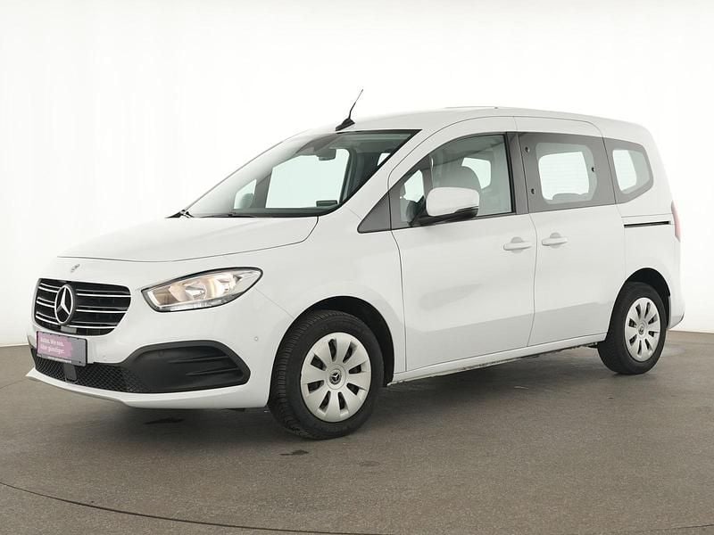 Gebraucht Mercedes T180 131 PS (96 kW) 2024 Weiß Van / Kleinbus