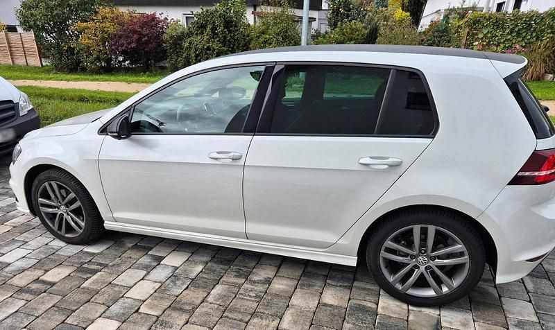 Gebraucht VW Golf VII R-line 150 PS (110 kW) 2015 Weiß Kleinwagen