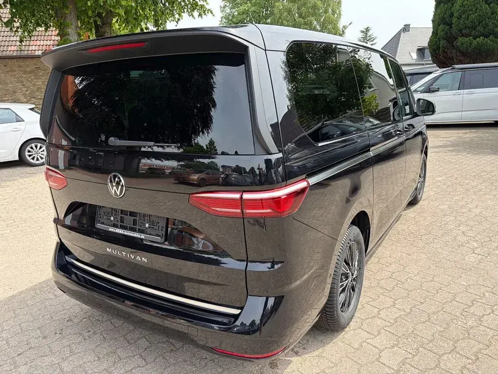 Neu VW Multivan Style 150 PS (110 kW) 2025 Schwarz Van / Kleinbus