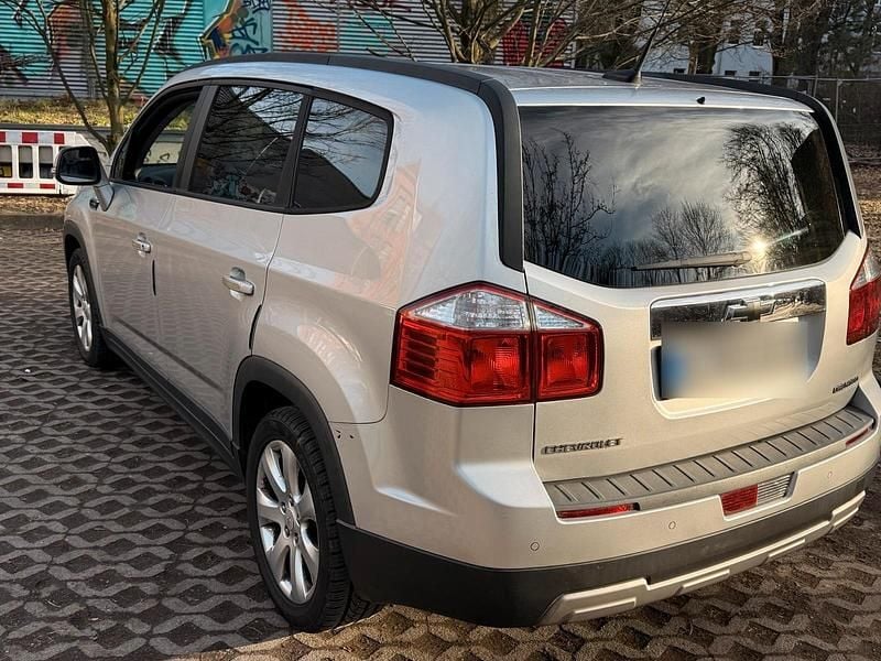 Gebraucht Chevrolet Orlando 140 PS (102 kW) 2014 Silber Van / Kleinbus