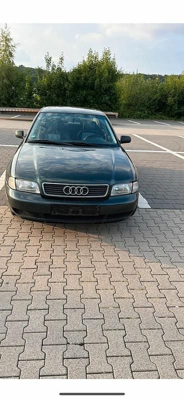 Grün Gebraucht 1996 Audi A4 Limousine | 1.100 € (Guter Preis) - Bild 1/4