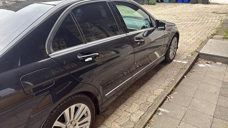 Schwarz Gebraucht 2011 Mercedes C350 AMG Limousine | 11.000 € (Superpreis) - Bild 1/4