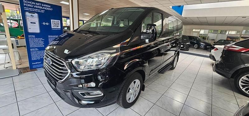 Gebraucht Ford Tourneo Titanium 131 PS (96 kW) 2021 Schwarz Van / Kleinbus