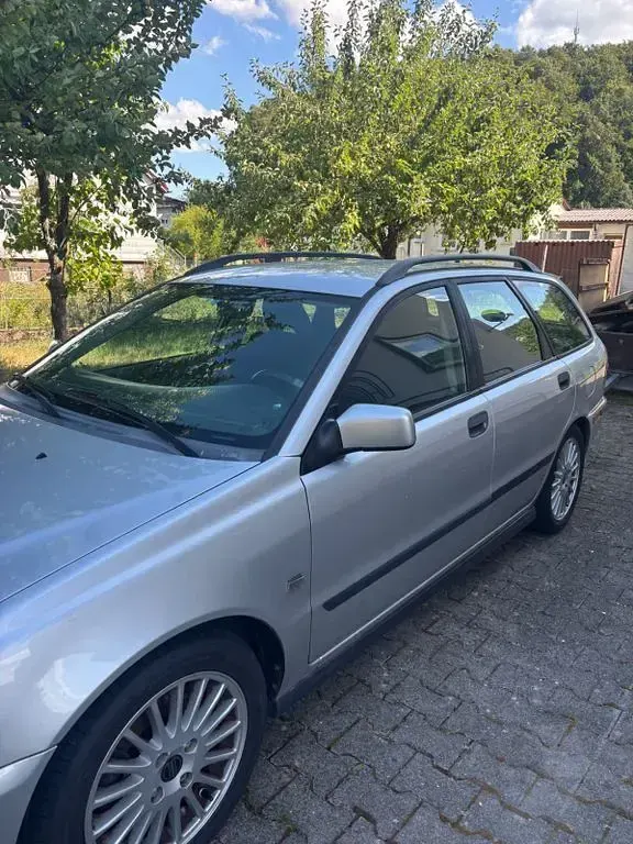 Gebraucht Volvo V40 Standard 116 PS (85 kW) 2004 Silber Kombi