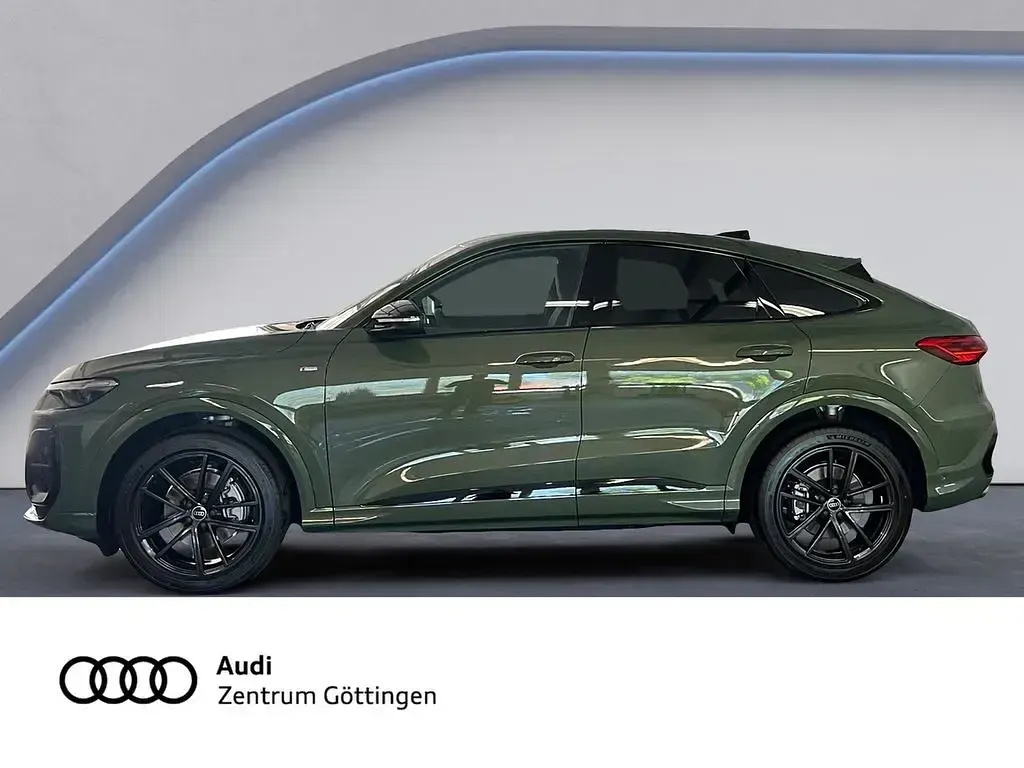 Neu Audi Q5 Sportback Sport 204 PS (150 kW) 2026 Grün SUV
