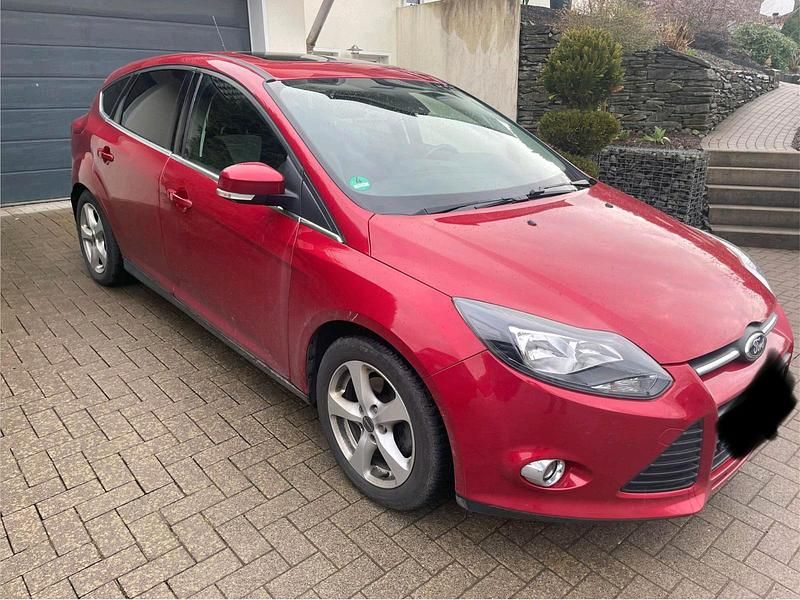 Gebraucht Ford Focus 125 PS (91 kW) 2014 Rot Limousine