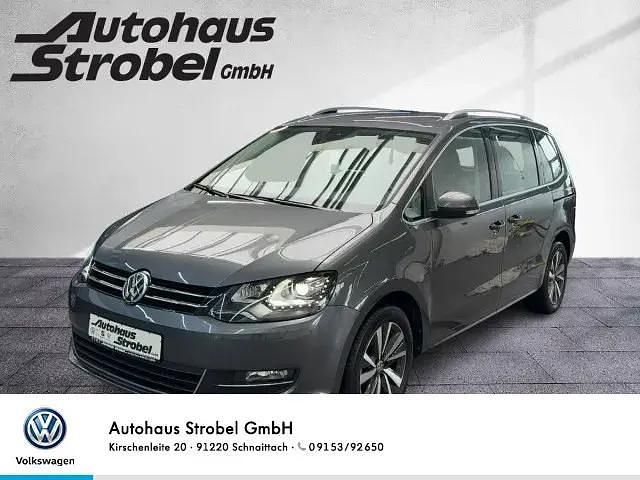 Indiumgrau metallic Gebraucht 2020 VW Sharan Highline Van / Kleinbus | 32.990 € (Teuer) - Bild 1/3