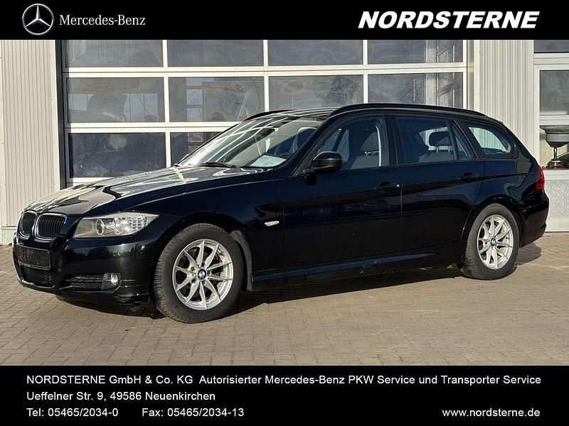 Black sapphire Gebraucht 2011 BMW 320 Kombi | 6.888 € (Fairer Preis) - Bild 1/4