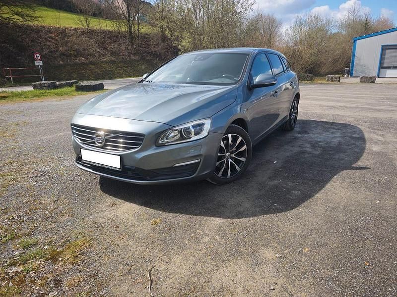 Gebraucht Volvo V60 190 PS (139 kW) 2018 Grau Kombi