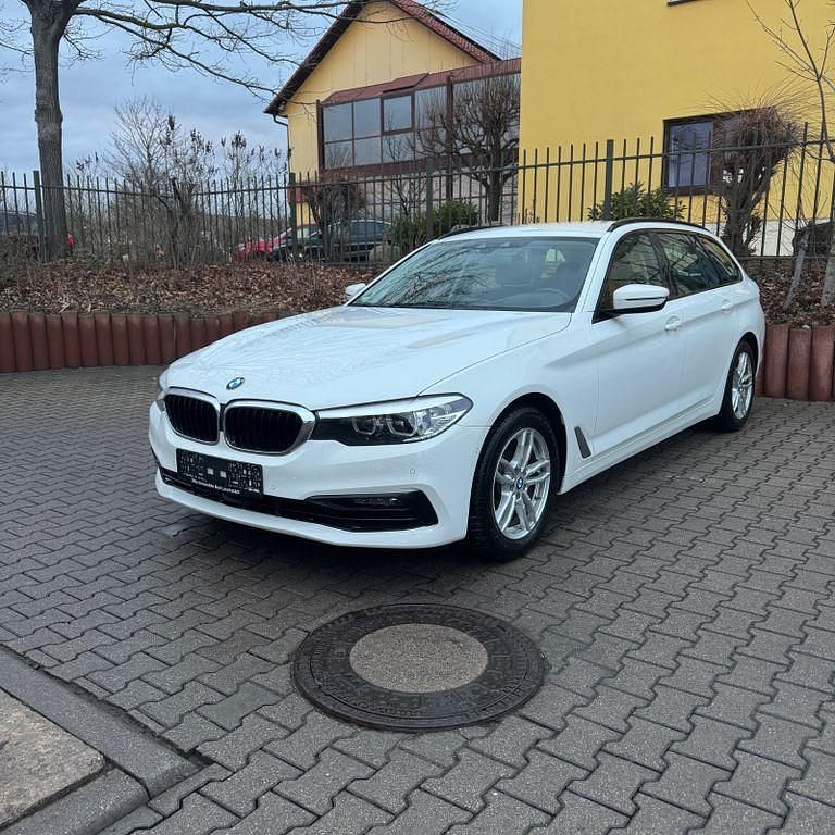 Gebraucht BMW 520 Sport Line 190 PS (139 kW) 2018 Weiß Kombi