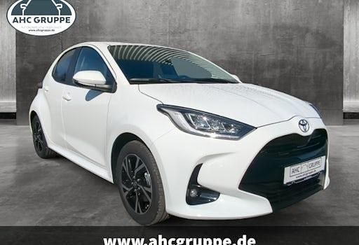 Neu Toyota Yaris Hybrid 116 PS (85 kW) 2025 Weiß Limousine