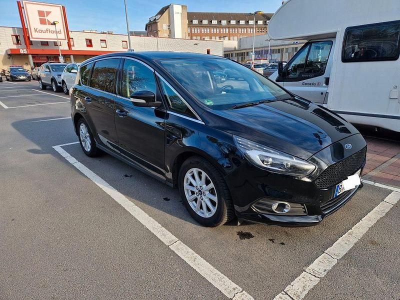 Schwarz Gebraucht 2017 Ford S-MAX Titanium Van / Kleinbus | 11.000 € (Guter Preis) - Bild 1/4