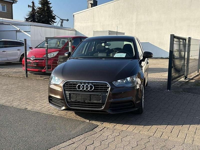 Gebraucht Audi A1 Attraction 90 PS (66 kW) 2013 Teakbraun metallic Kleinwagen