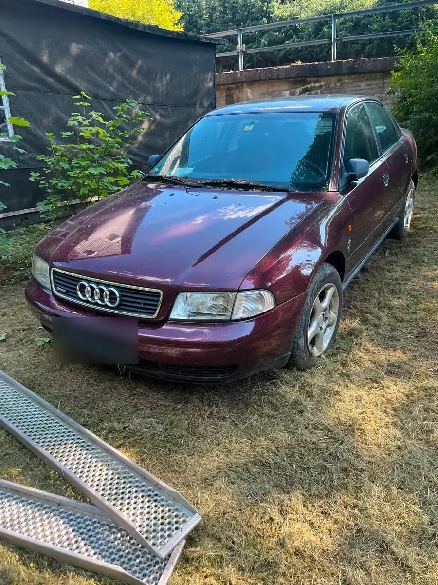 Gebraucht Audi A4 Basis 102 PS (75 kW) 1995 Rot Limousine