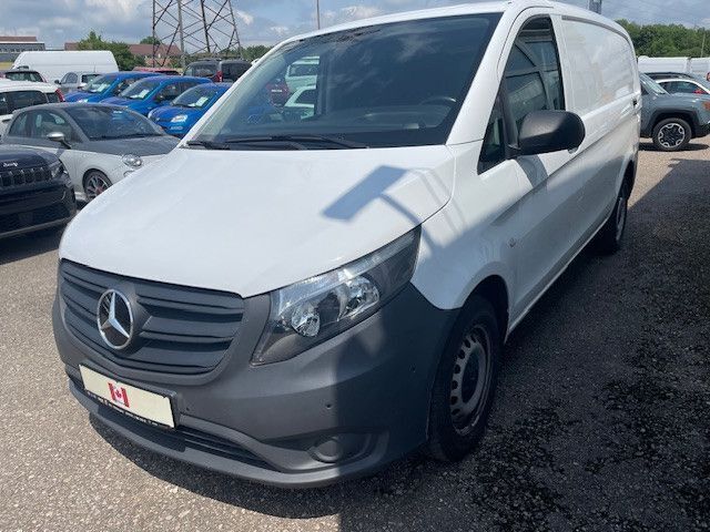 Weiß Gebraucht 2020 Mercedes Vito Van / Kleinbus | 19.900 € (Teuer) - Bild 1/4