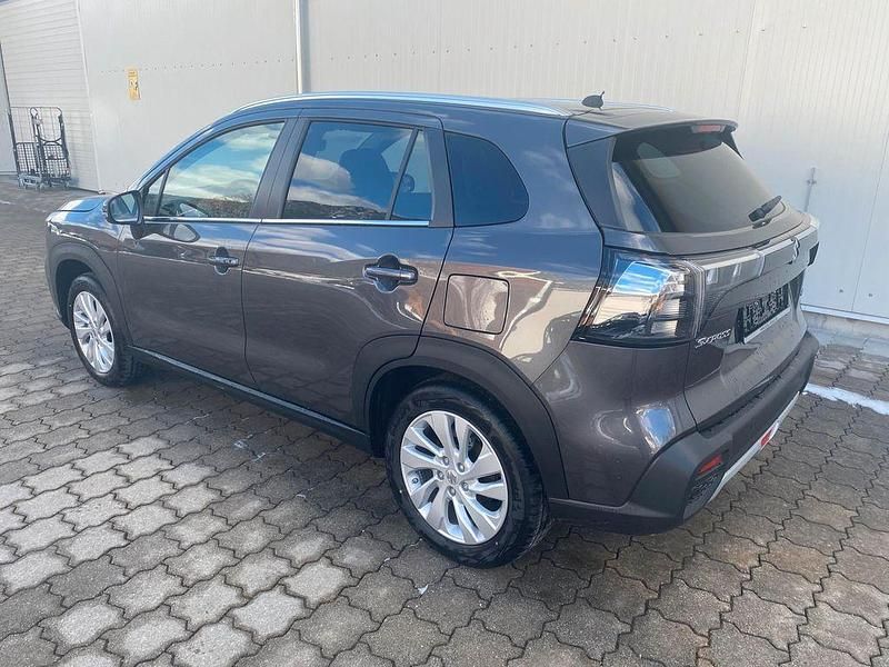 Neu Suzuki SX4 Comfort 110 PS (80 kW) 2025 Grau SUV