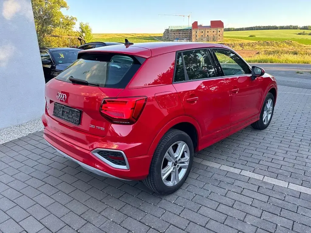 Gebraucht Audi Q2 Advanced 150 PS (110 kW) 2022 Rot SUV