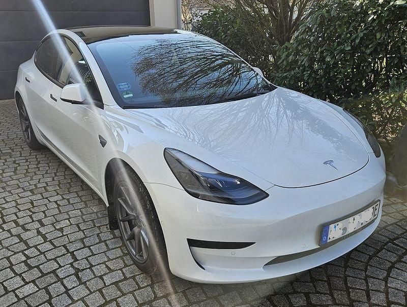 Gebraucht Tesla Model 3 239 kW (325 PS) 2022 Weiß Limousine
