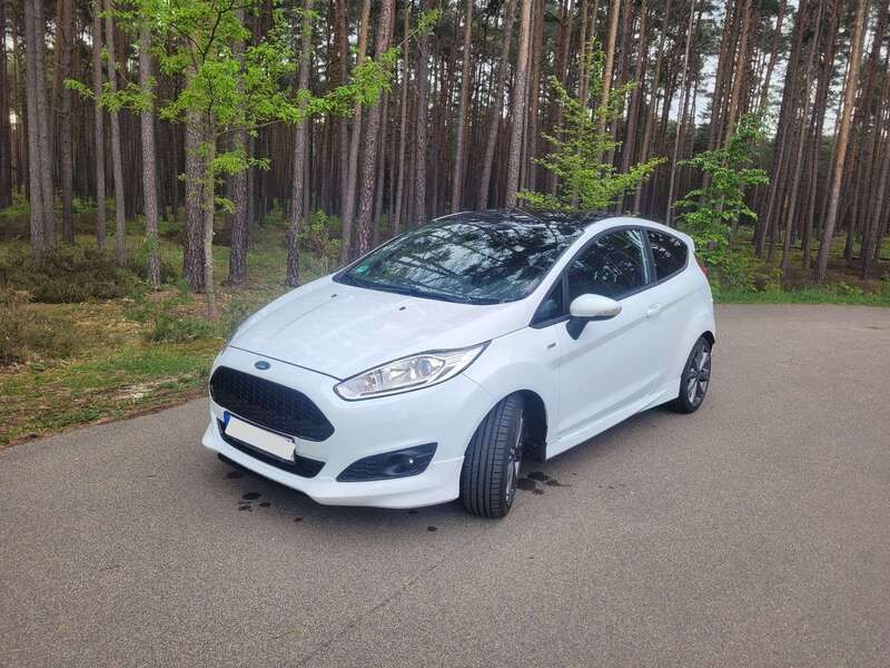 Weiß Gebraucht 2016 Ford Fiesta ST-Line Kleinwagen | 6.500 € - Bild 1/4