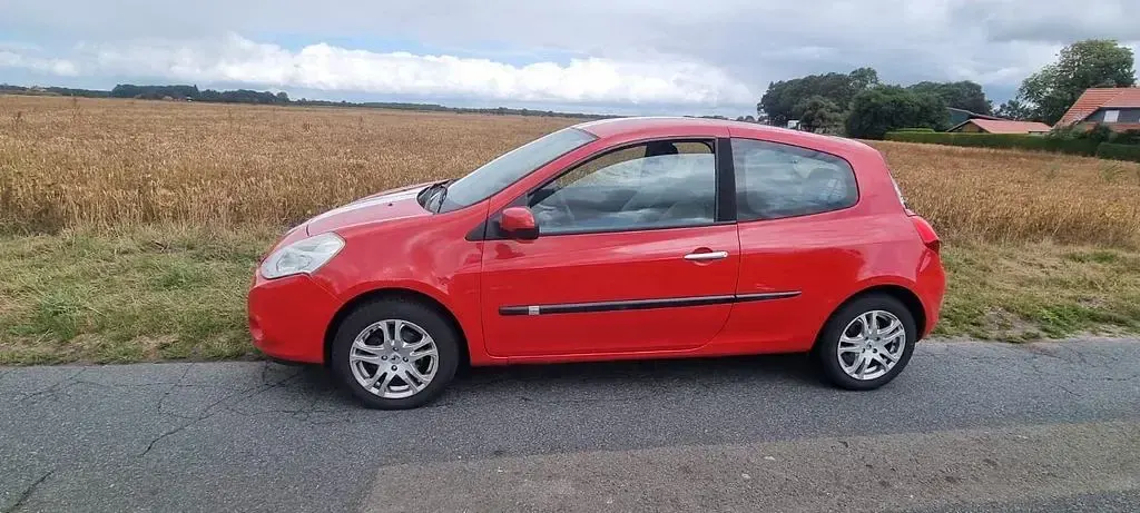 Gebraucht Renault Clio III 75 PS (55 kW) 2011 Rot Limousine