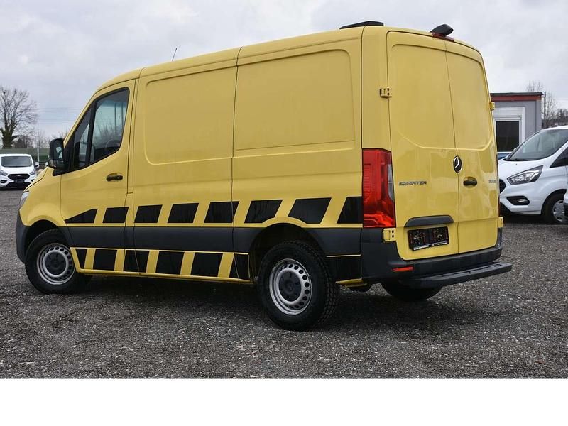 Gebraucht Mercedes Sprinter 163 PS (119 kW) 2020 Calcitgelb Van
