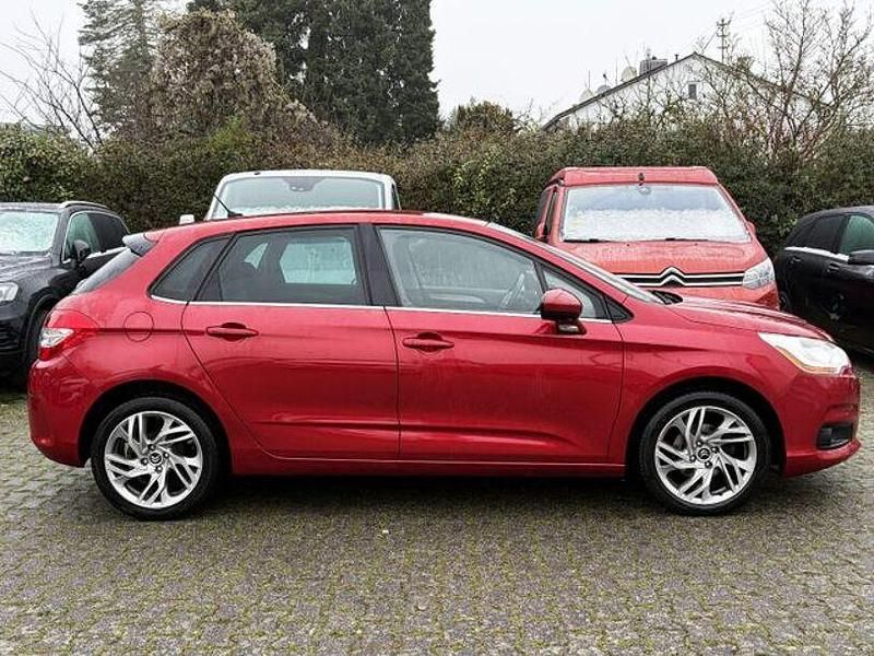 Gebraucht Citroën C4 SELECTION 120 PS (88 kW) 2012 Rot Limousine