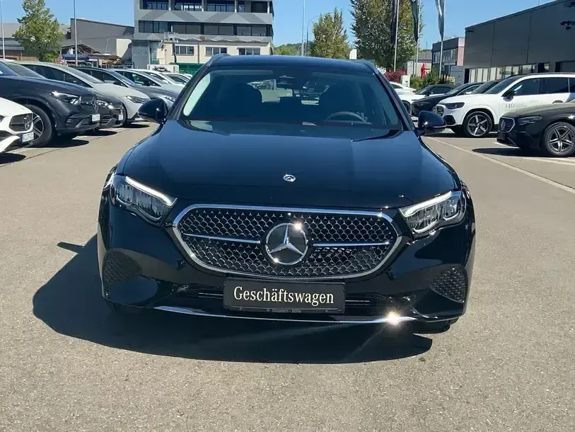 Gebraucht Mercedes E220 Avantgarde 197 PS (144 kW) 2026 Schwarz Limousine