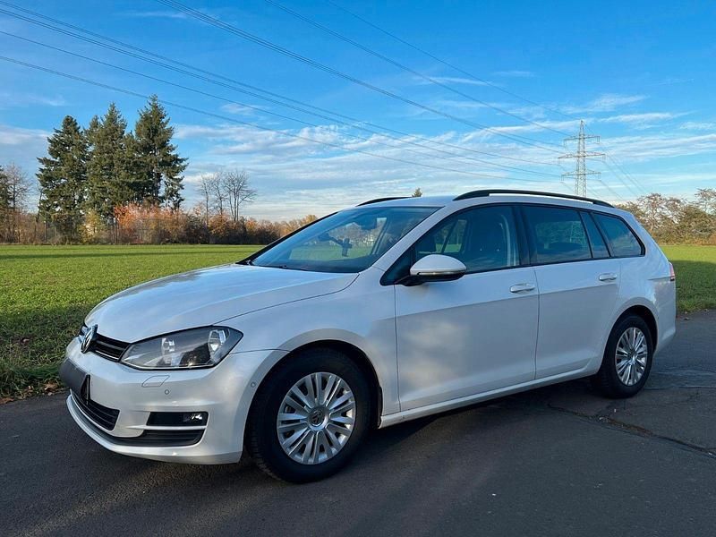 Weiß Gebraucht 2014 VW Golf VII Trendline Kombi | 8.900 € (Fairer Preis) - Bild 1/4