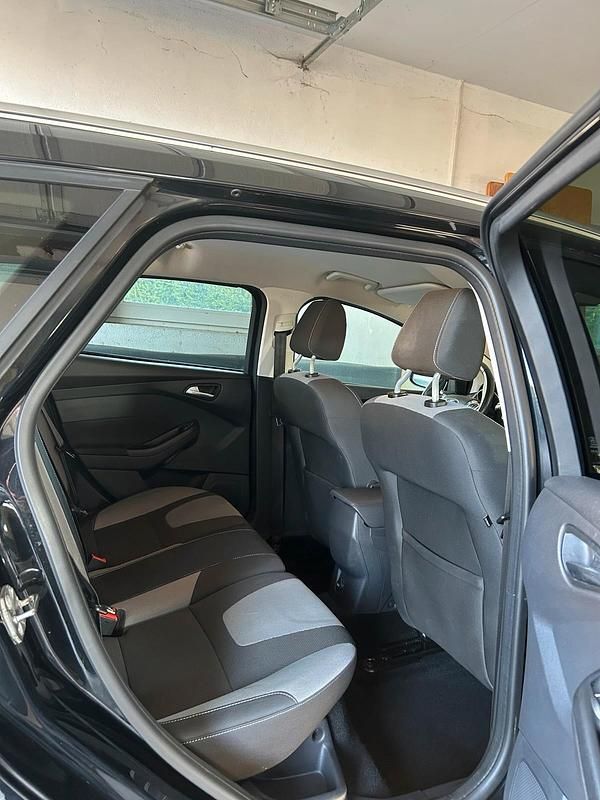 Gebraucht Ford Focus 105 PS (77 kW) 2012 Schwarz Kombi