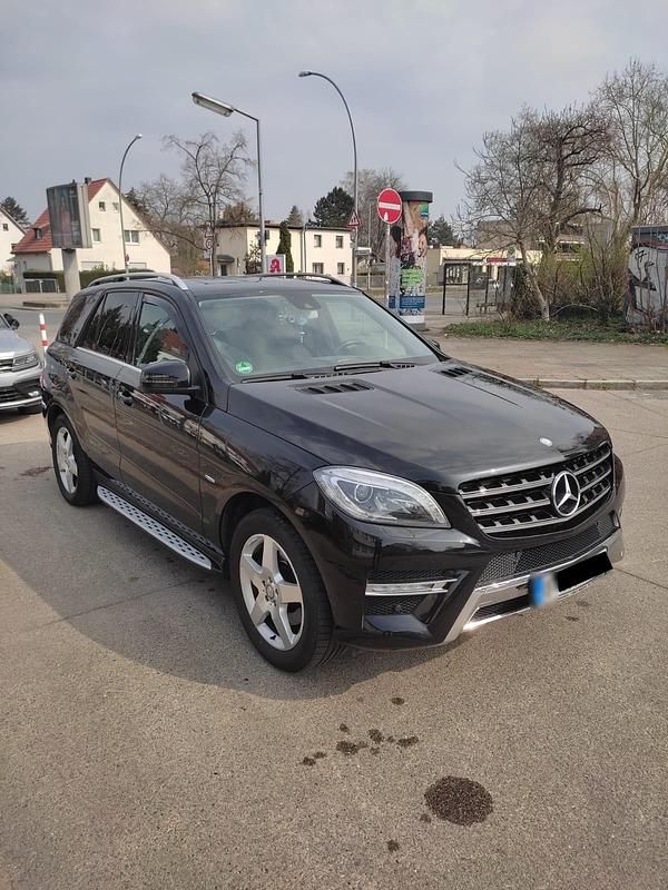 Gebraucht Mercedes ML350 258 PS (189 kW) 2012 Schwarz SUV