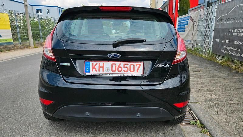 Gebraucht Ford Fiesta Celebration 101 PS (74 kW) 2017 Schwarz Kleinwagen