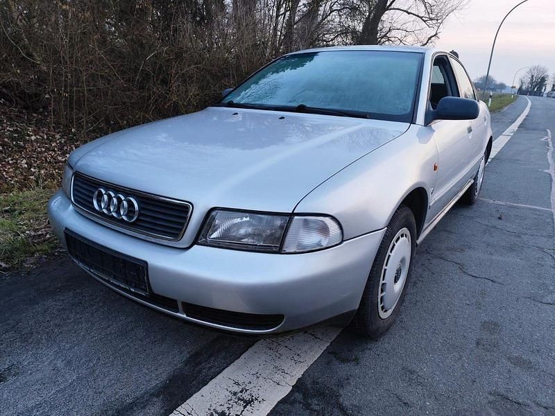 Usata Audi A4 101 CV (74 kW) 1995 Argento Berlina