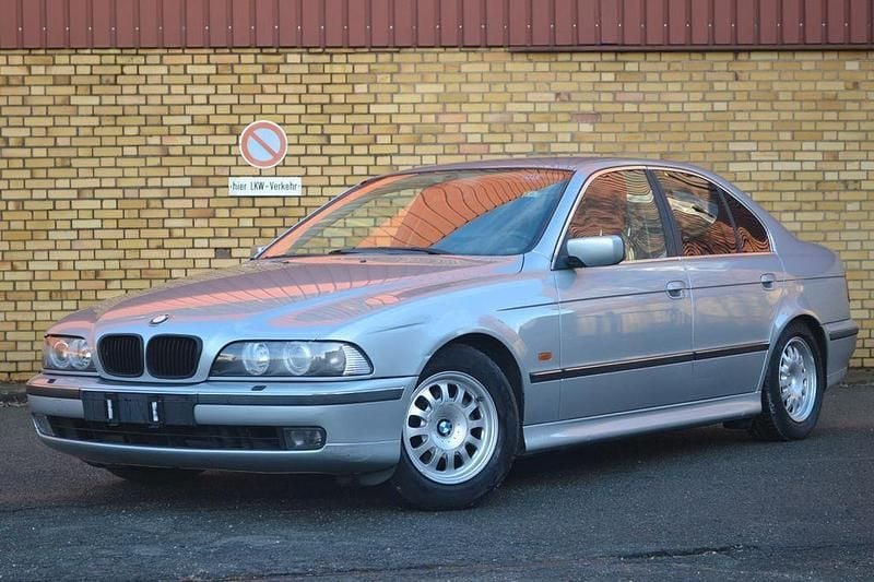 Silber Gebraucht 1998 BMW 523 Performance Limousine | 4.980 € (Guter Preis) - Bild 1/4