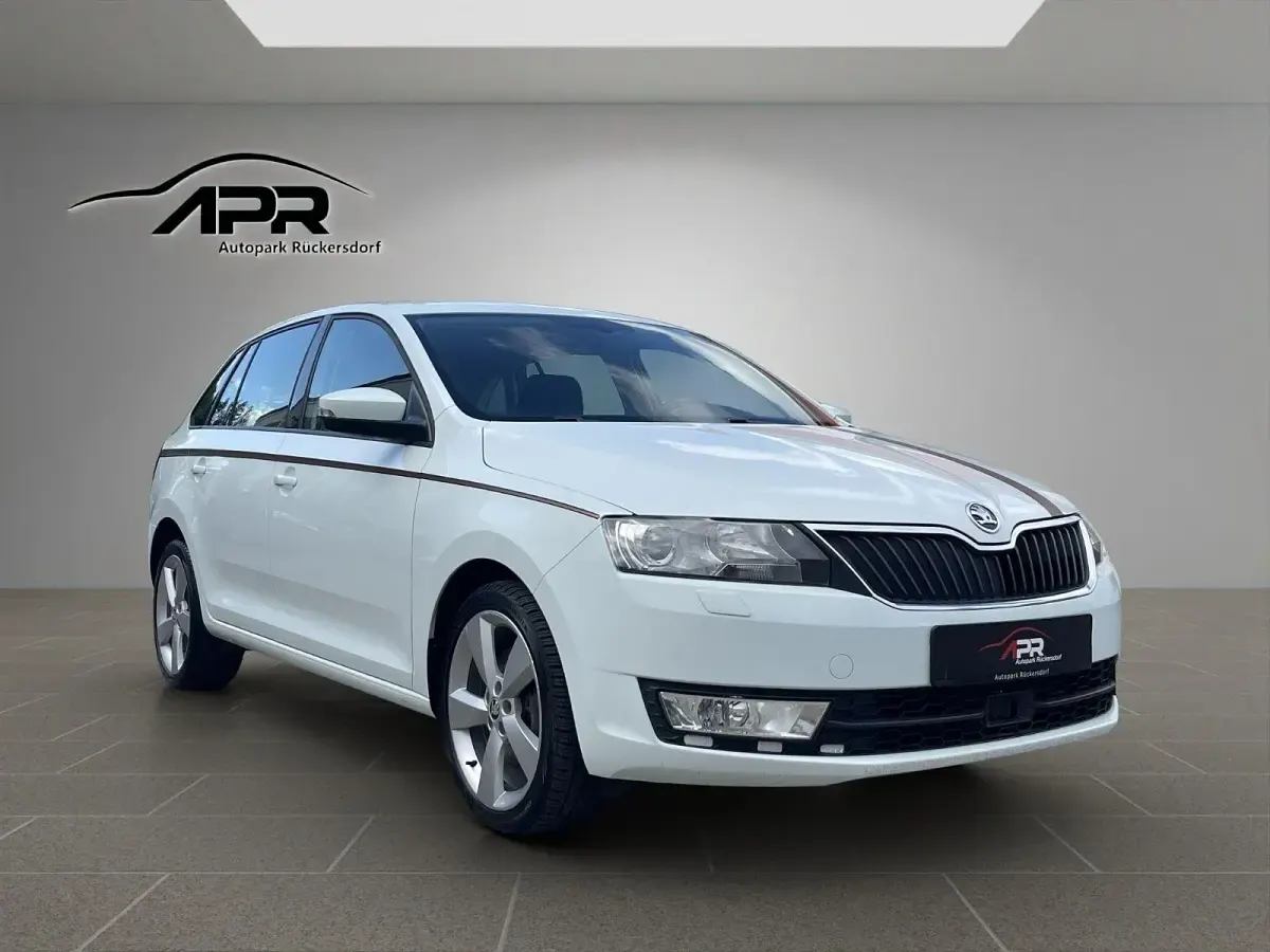 Gebraucht Skoda Rapid Style 116 PS (85 kW) 2015 Weiß Kleinwagen