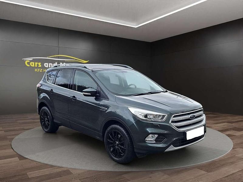 Gebraucht Ford Kuga 150 PS (110 kW) 2017 Grün SUV