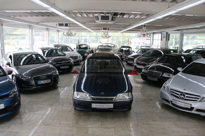 Blau metallic Gebraucht 1991 Opel Omega Limousine | 3.850 € - Bild 1/4