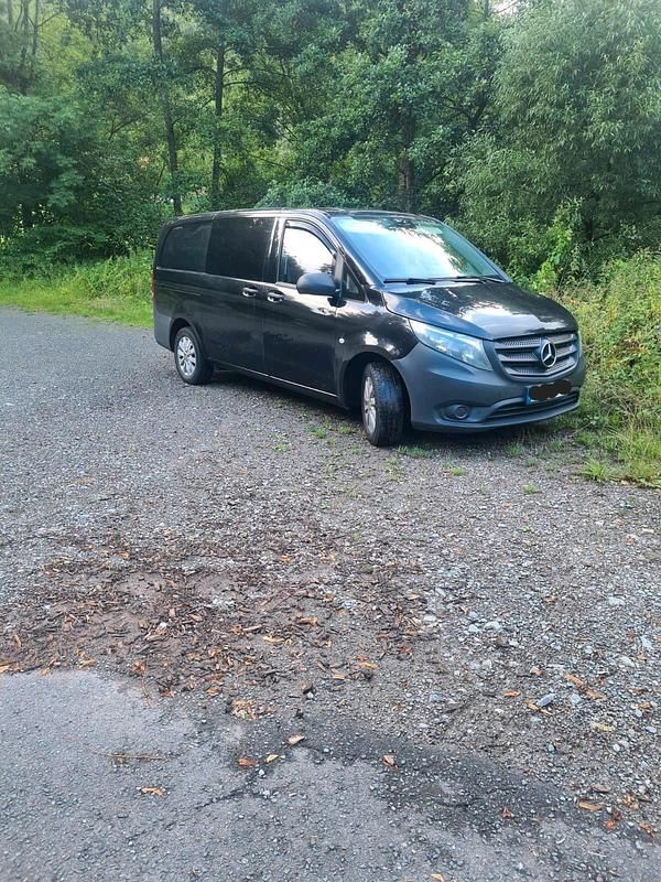 Schwarz Gebraucht 2020 Mercedes Vito Van / Kleinbus | 13.300 € (Superpreis) - Bild 1/4