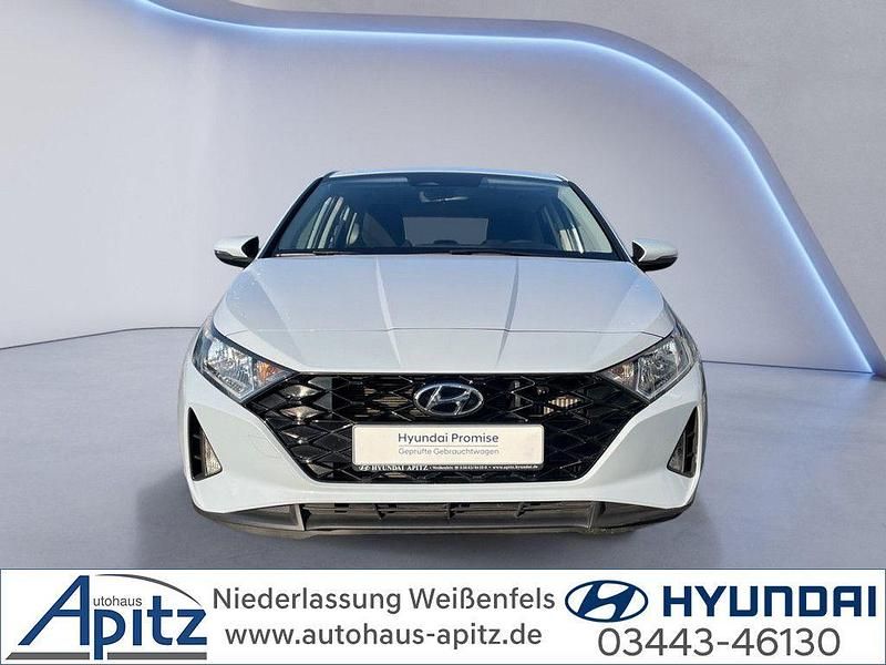 Gebraucht Hyundai i20 Select 101 PS (74 kW) 2021 Silber Kleinwagen