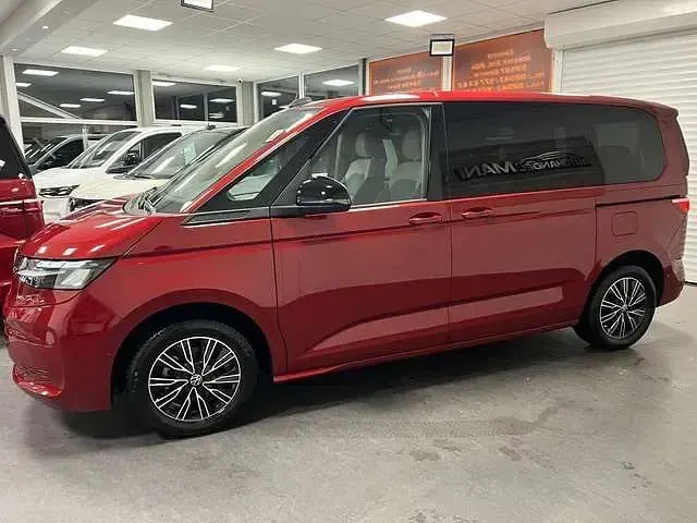 Gebraucht VW Multivan 150 PS (110 kW) 2024 Rot Van / Kleinbus