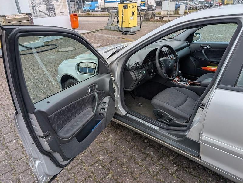 Gebraucht Mercedes C200 Classic 163 PS (119 kW) 2002 Silber Limousine