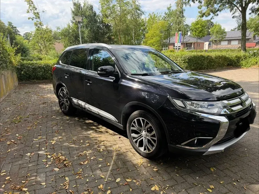 Gebraucht Mitsubishi Outlander Plus 150 PS (110 kW) 2016 Schwarz SUV