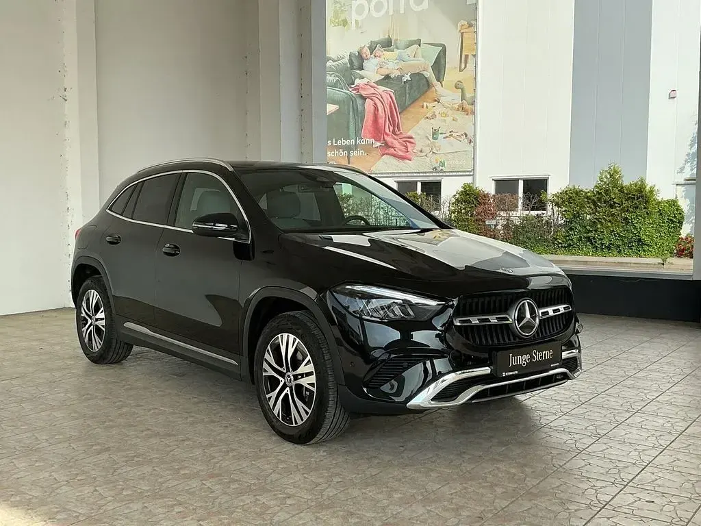 Gebraucht Mercedes GLA250 Progressive 218 PS (160 kW) 2025 Metalliclack kosmosschwarz SUV