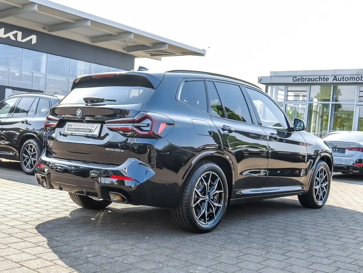 Gebraucht BMW X3 M Sport 184 PS (135 kW) 2022 Black sapphire SUV