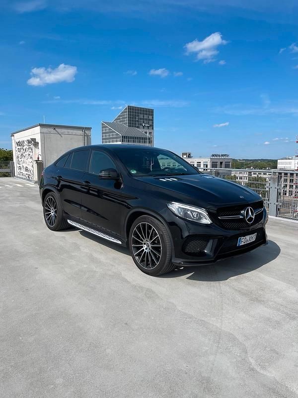 Schwarz Gebraucht 2017 Mercedes GLE400 AMG line Coupé | 40.500 € (Fairer Preis) - Bild 1/4