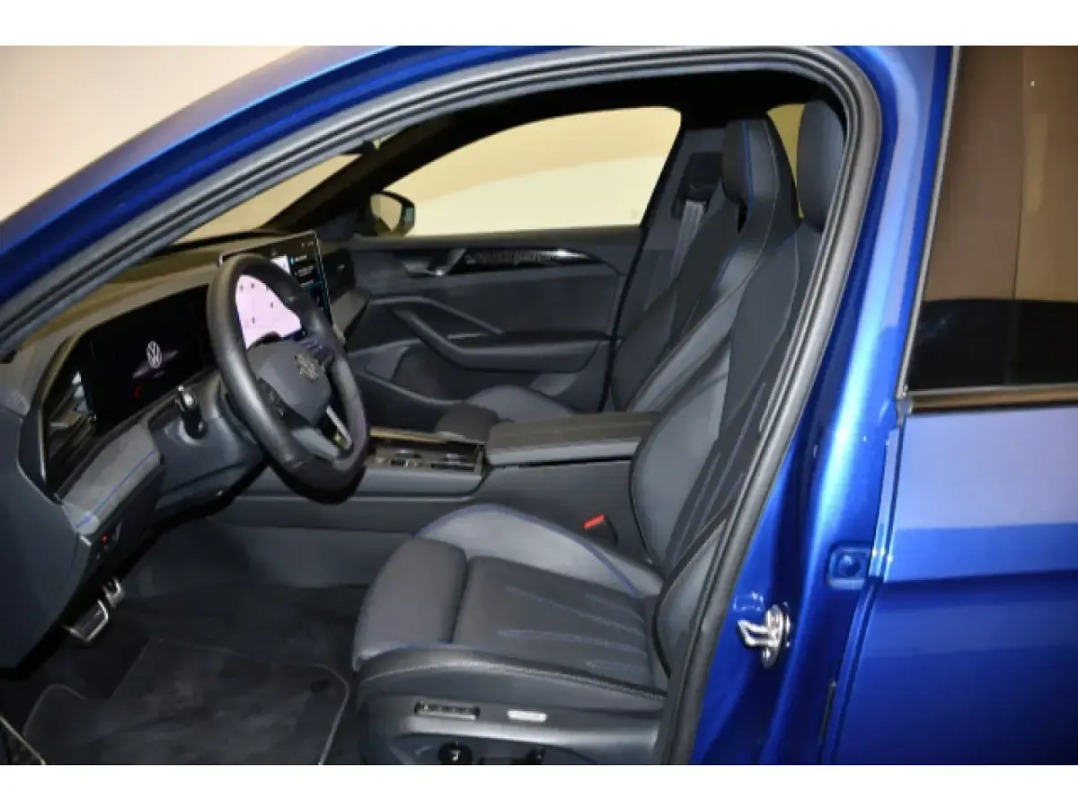 Gebraucht VW Passat R-line 265 PS (194 kW) 2025 Kombi