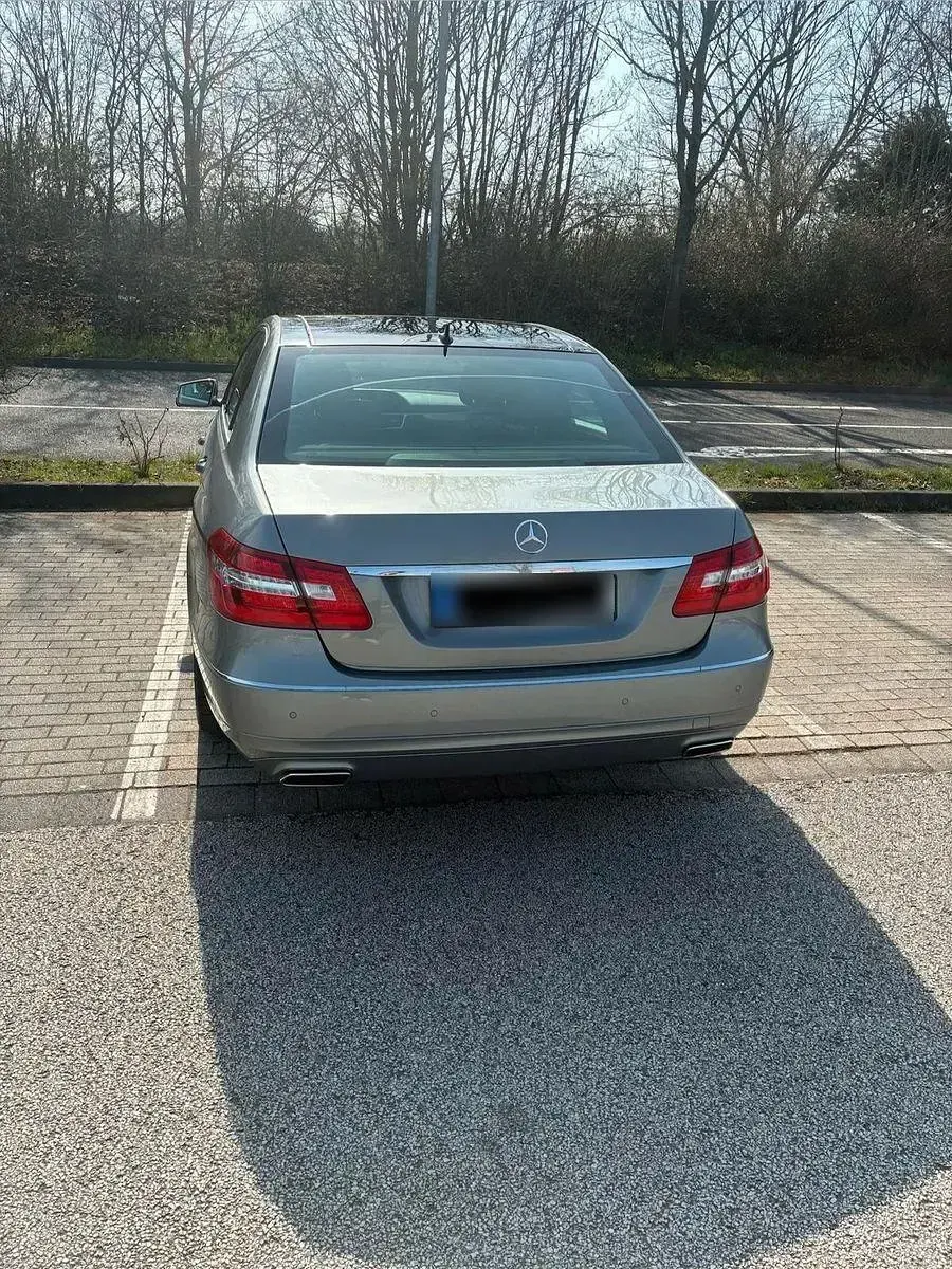 Gebraucht Mercedes E500 Avantgarde 387 PS (284 kW) 2009 Silber Limousine