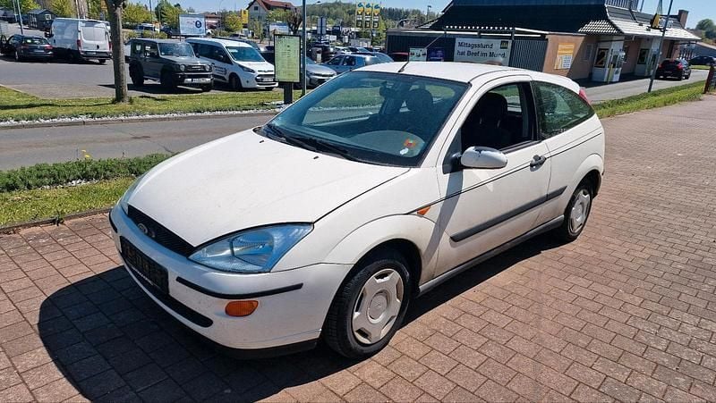 Usado Ford Focus 75 HP (55 kW) 2000 Branco Coupé