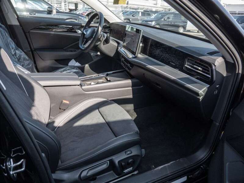 Gebraucht VW Passat Elegance 150 PS (110 kW) 2024 Grenadillschwarz metallic Kombi